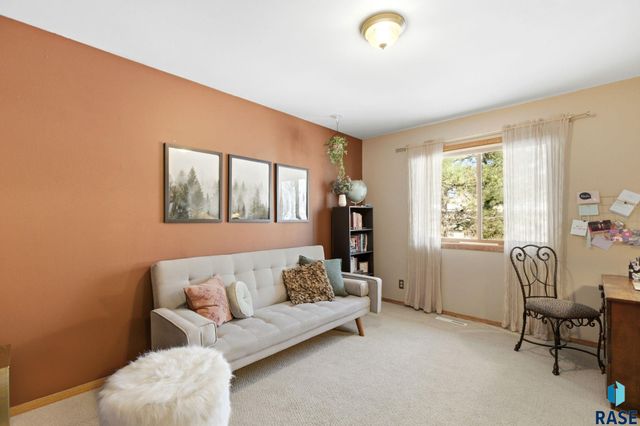 1509 E 54th St Street, Sioux Falls, SD 57103