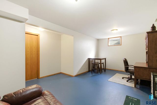 1509 E 54th St Street, Sioux Falls, SD 57103