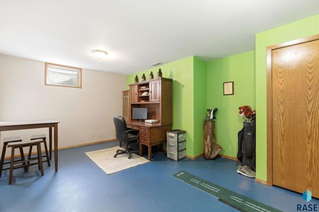 1509 E 54th St Street, Sioux Falls, SD 57103