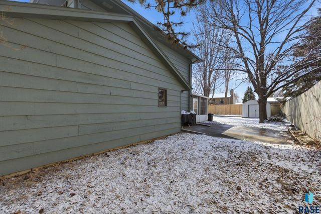 1509 E 54th St Street, Sioux Falls, SD 57103