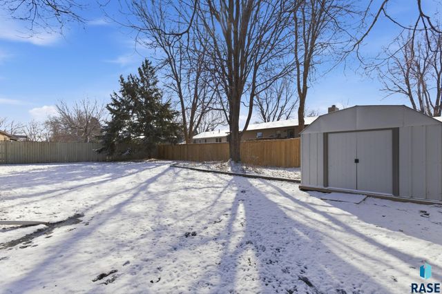 1509 E 54th St Street, Sioux Falls, SD 57103