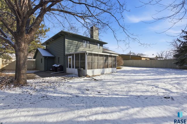 1509 E 54th St Street, Sioux Falls, SD 57103