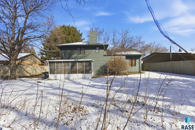 1509 E 54th St Street, Sioux Falls, SD 57103