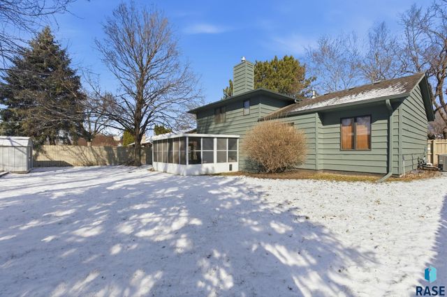 1509 E 54th St Street, Sioux Falls, SD 57103