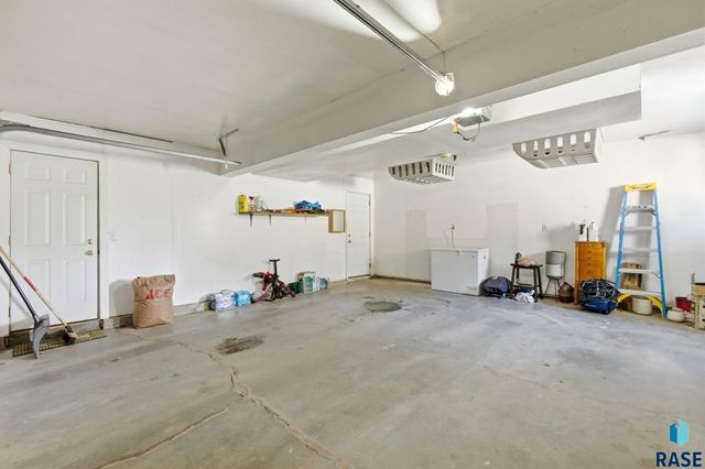 1509 E 54th St Street, Sioux Falls, SD 57103