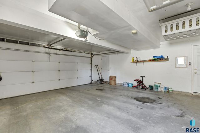 1509 E 54th St Street, Sioux Falls, SD 57103