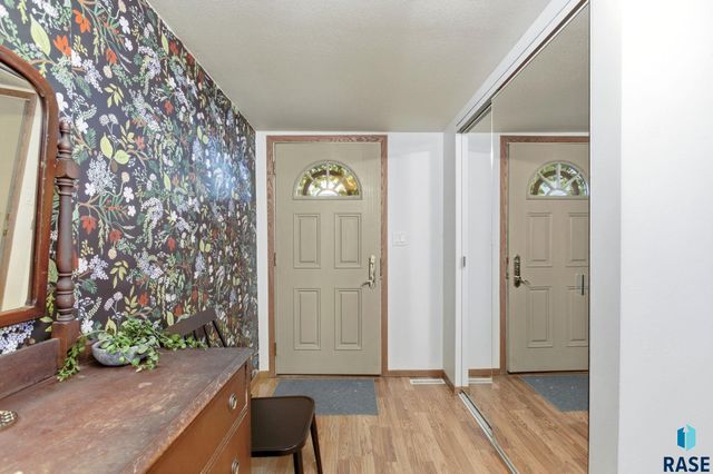 1509 E 54th St Street, Sioux Falls, SD 57103