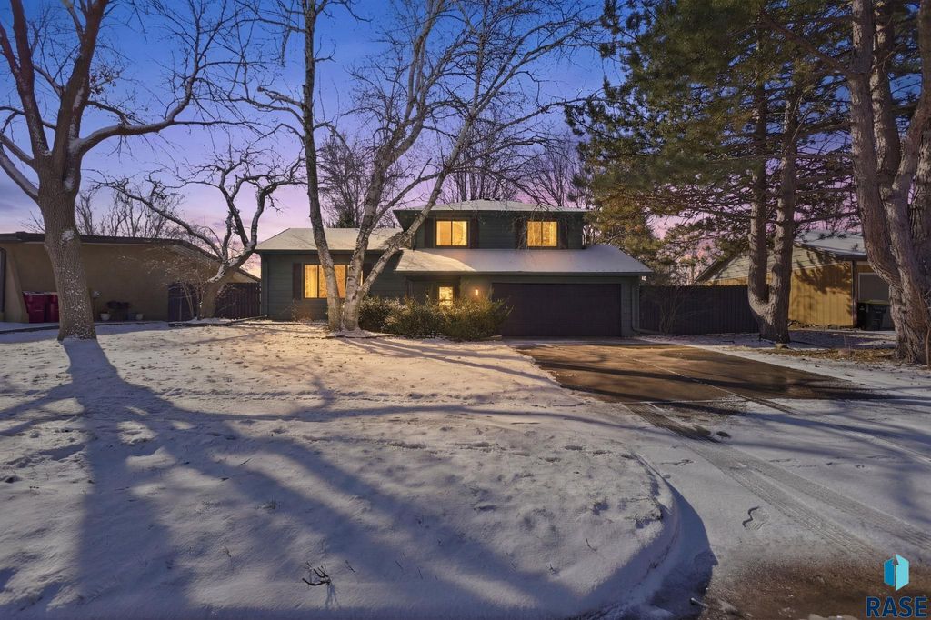 1509 E 54th St Street, Sioux Falls, SD 57103