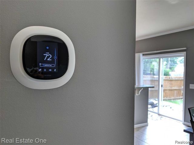 2043 VERMONT Drive, Troy, MI 48083