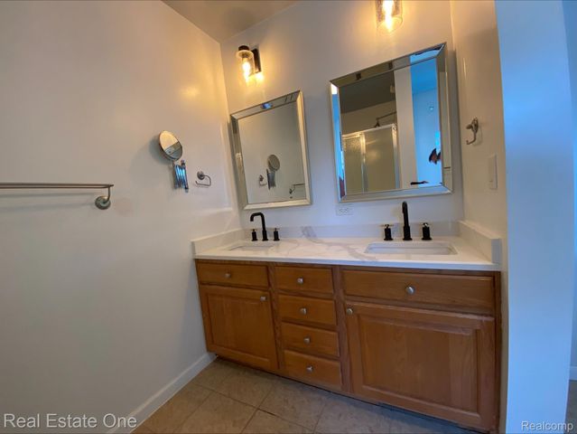 2043 VERMONT Drive, Troy, MI 48083