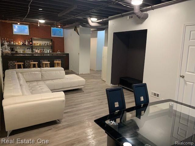 2043 VERMONT Drive, Troy, MI 48083