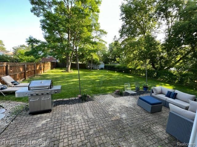 2043 VERMONT Drive, Troy, MI 48083