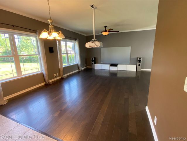 2043 VERMONT Drive, Troy, MI 48083