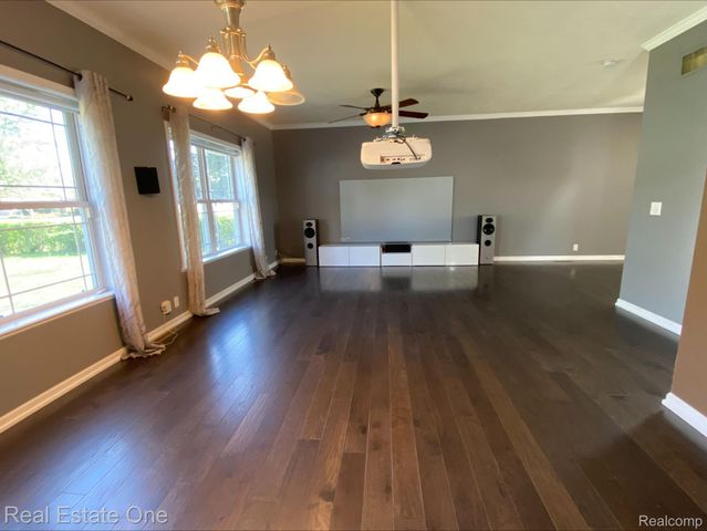 2043 VERMONT Drive, Troy, MI 48083