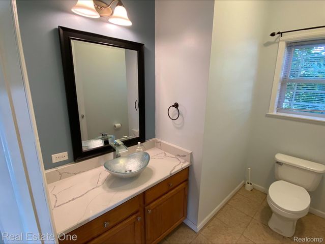 2043 VERMONT Drive, Troy, MI 48083