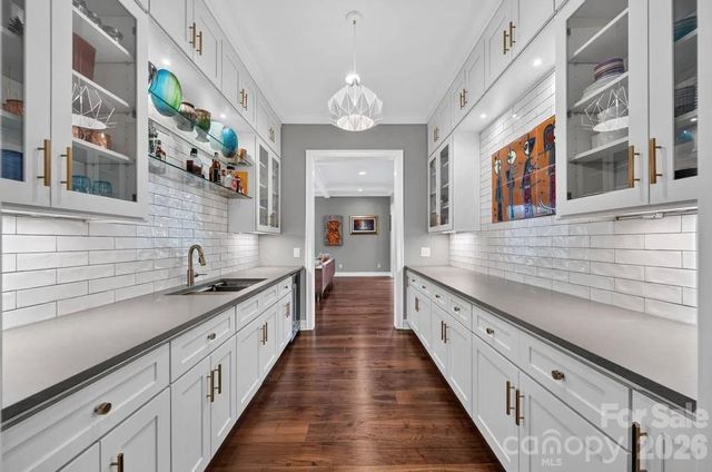 842 Linda Lane, Charlotte, NC 28211