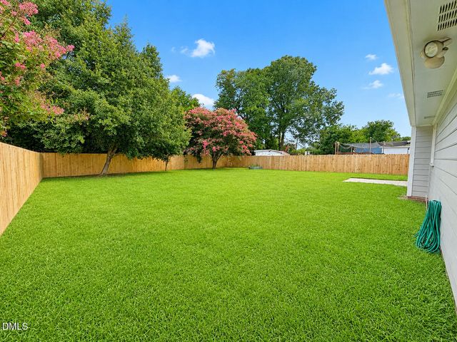 404 Old Farm Road, Fayetteville, NC 28314