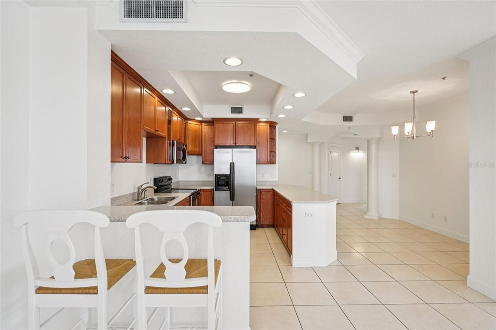 Image 12 of property listing at 750 4TH AVENUE S 502, St Petersburg, FL 33701