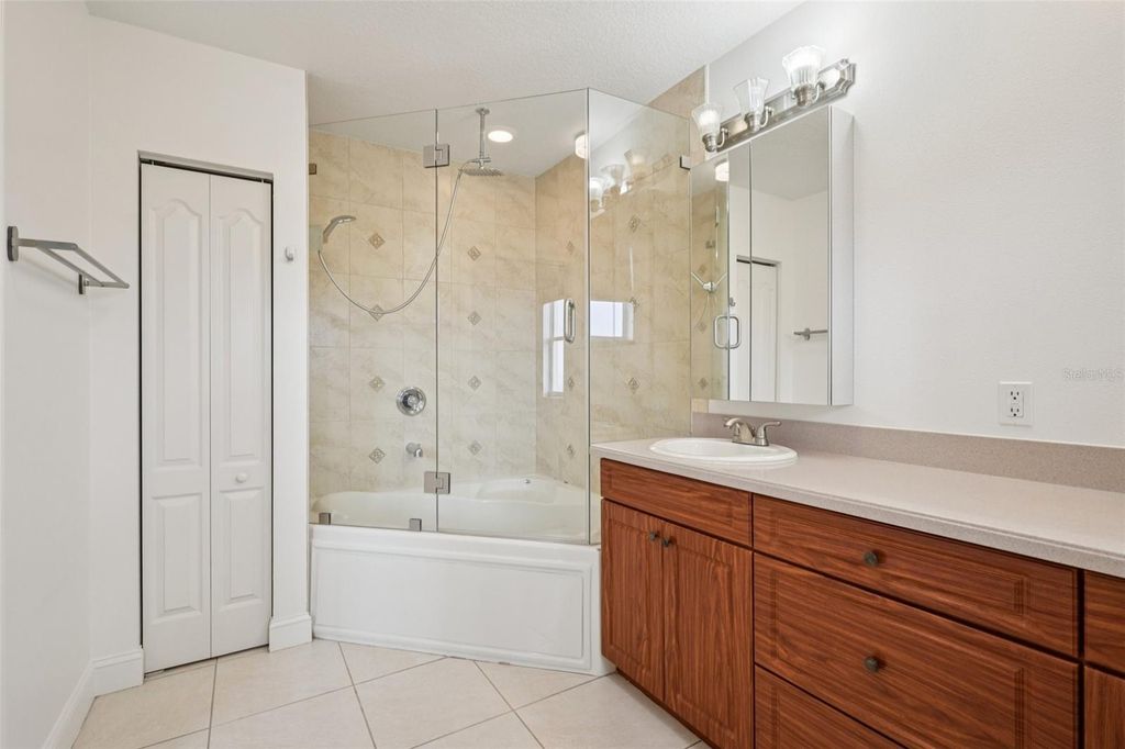 Image 22 of property listing at 750 4TH AVENUE S 502, St Petersburg, FL 33701