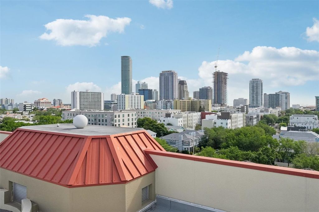 Image 31 of property listing at 750 4TH AVENUE S 502, St Petersburg, FL 33701