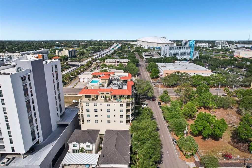 Image 34 of property listing at 750 4TH AVENUE S 502, St Petersburg, FL 33701