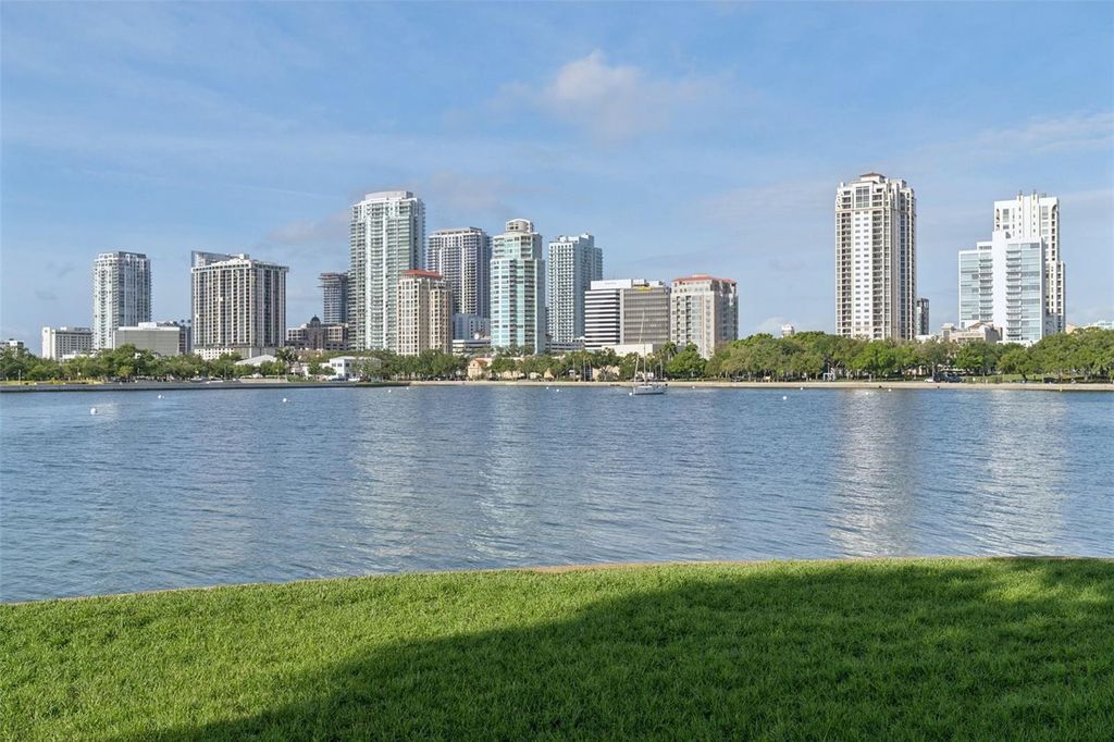 Image 40 of property listing at 750 4TH AVENUE S 502, St Petersburg, FL 33701