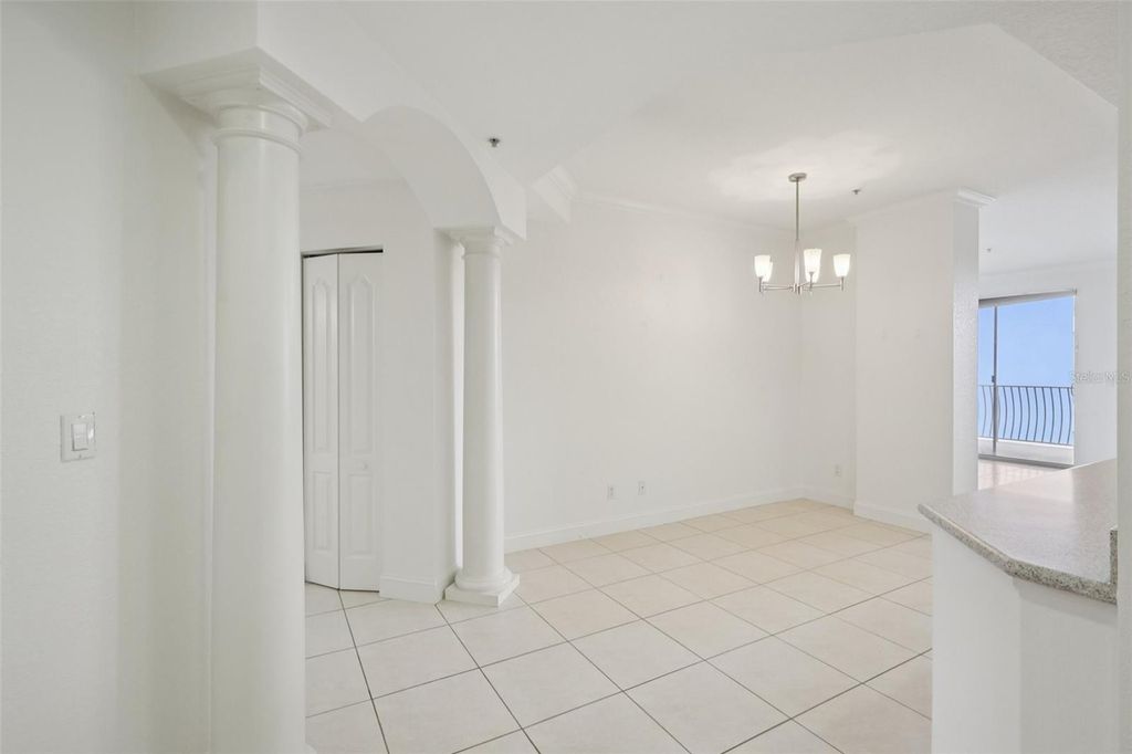 Image 7 of property listing at 750 4TH AVENUE S 502, St Petersburg, FL 33701