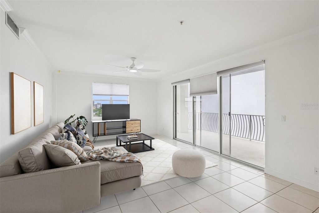 Image 8 of property listing at 750 4TH AVENUE S 502, St Petersburg, FL 33701