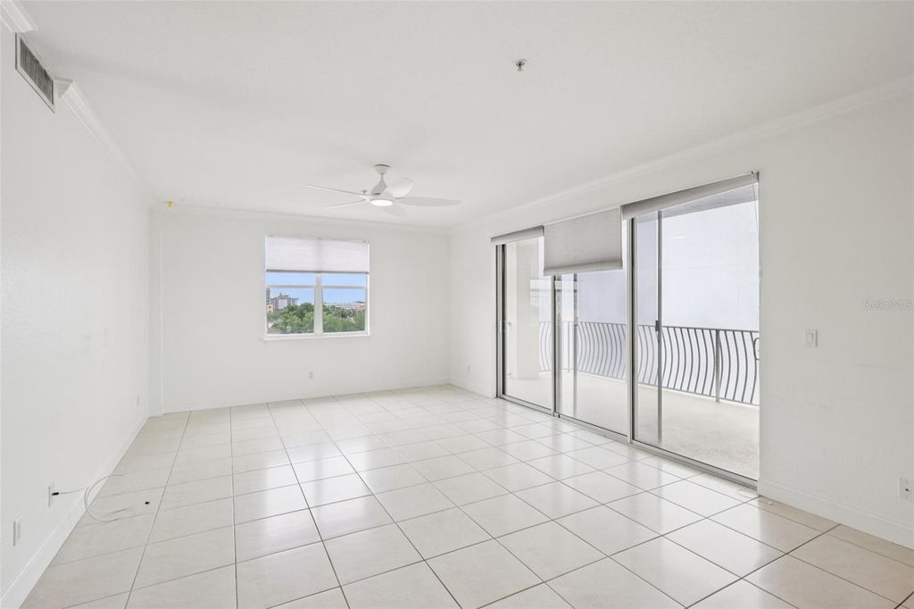 Image 9 of property listing at 750 4TH AVENUE S 502, St Petersburg, FL 33701