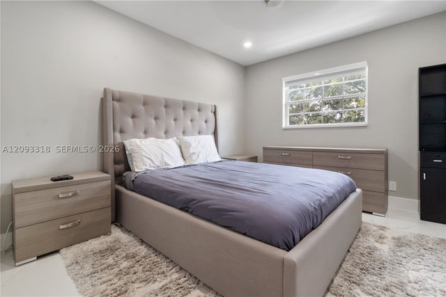 801 NE 1st St 9, Fort Lauderdale, FL 33301