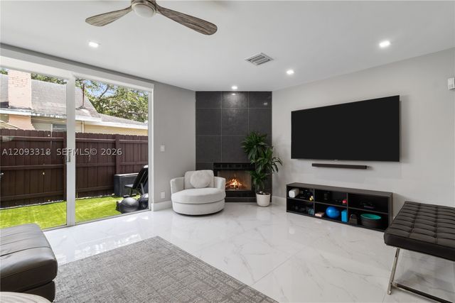 801 NE 1st St 9, Fort Lauderdale, FL 33301
