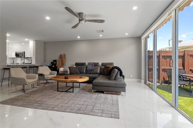 801 NE 1st St 9, Fort Lauderdale, FL 33301