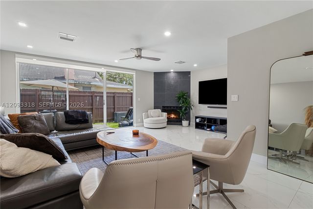 801 NE 1st St 9, Fort Lauderdale, FL 33301