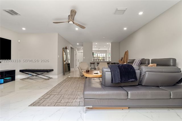 801 NE 1st St 9, Fort Lauderdale, FL 33301
