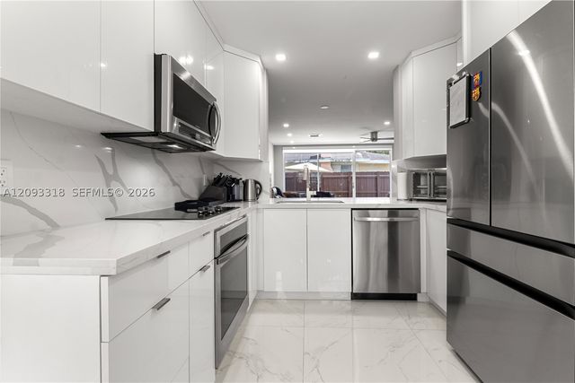801 NE 1st St 9, Fort Lauderdale, FL 33301