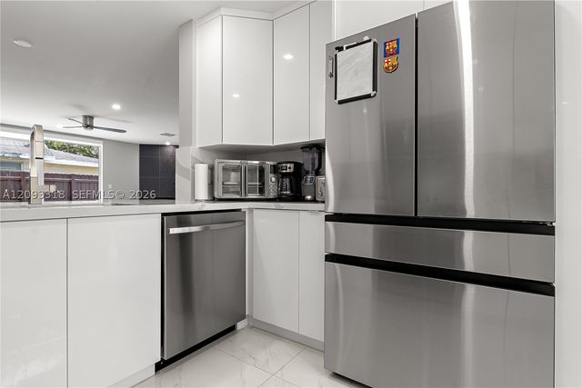 801 NE 1st St 9, Fort Lauderdale, FL 33301