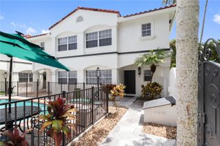 801 NE 1st St 9, Fort Lauderdale, FL 33301