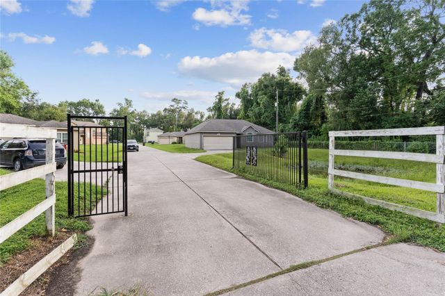 9104 N Green River Drive A, Houston, TX 77078