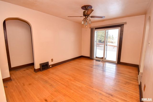 1005 PEORIA Street, Washington, IL 61571