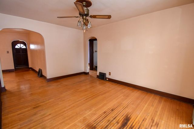 1005 PEORIA Street, Washington, IL 61571