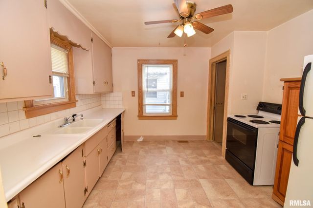 1005 PEORIA Street, Washington, IL 61571