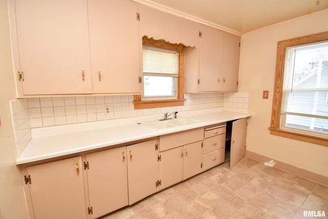 1005 PEORIA Street, Washington, IL 61571