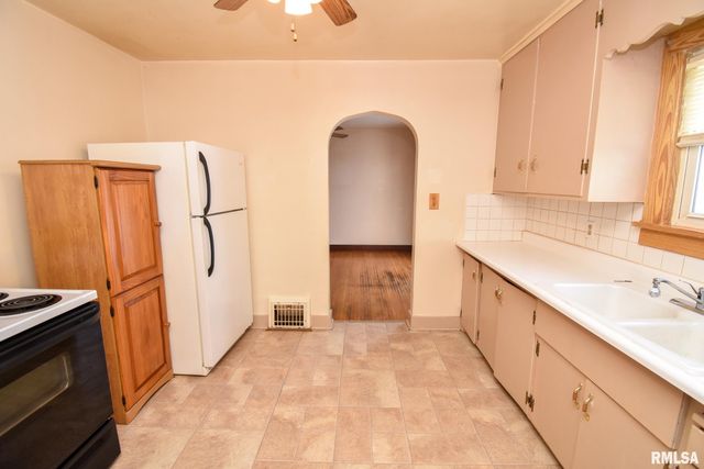 1005 PEORIA Street, Washington, IL 61571