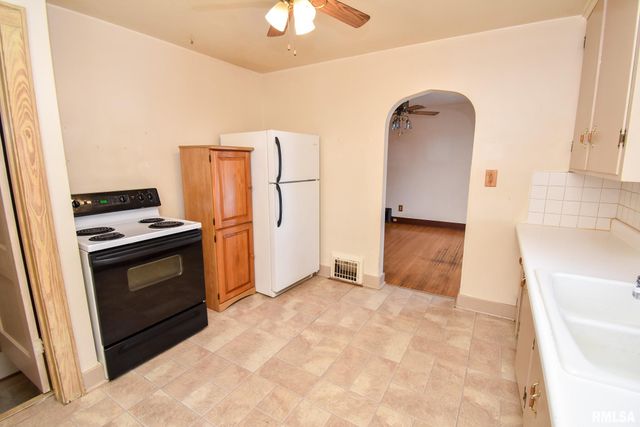 1005 PEORIA Street, Washington, IL 61571