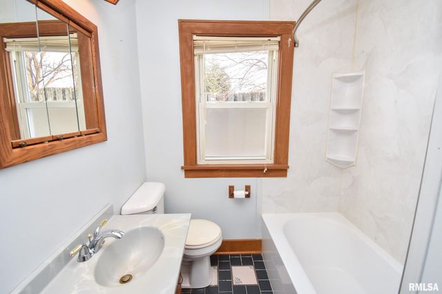 1005 PEORIA Street, Washington, IL 61571