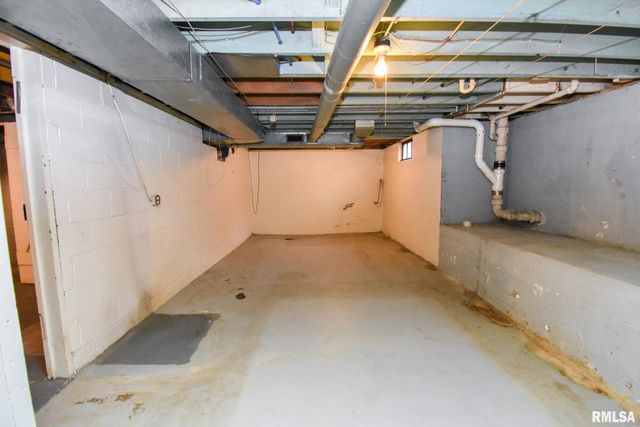 1005 PEORIA Street, Washington, IL 61571