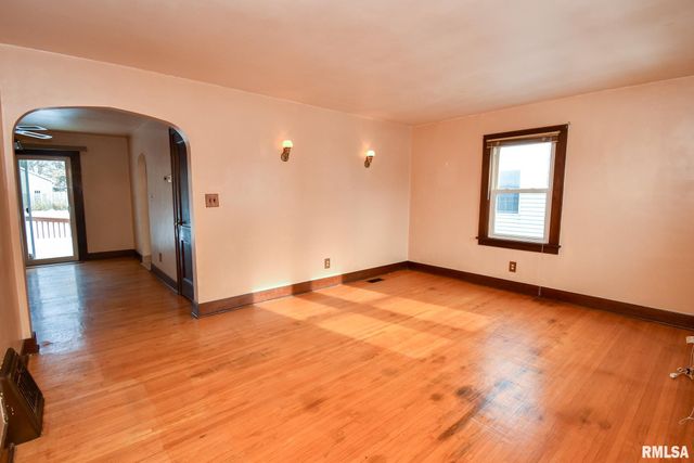 1005 PEORIA Street, Washington, IL 61571