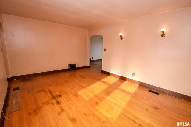 1005 PEORIA Street, Washington, IL 61571