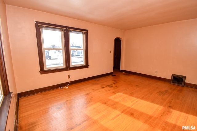 1005 PEORIA Street, Washington, IL 61571