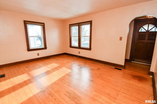 1005 PEORIA Street, Washington, IL 61571